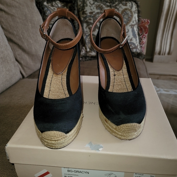 BCBGeneration Gracyn Wedge - Picture 2 of 6